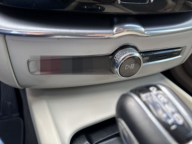 Volvo XC60 Momentum 2WD PDC - Tempomat - AHK - Navi foto 18