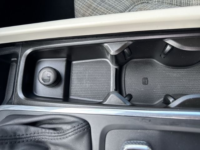 Volvo XC60 Momentum 2WD PDC - Tempomat - AHK - Navi foto 20