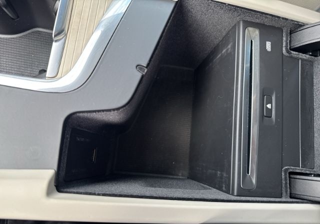 Volvo XC60 Momentum 2WD PDC - Tempomat - AHK - Navi foto 21