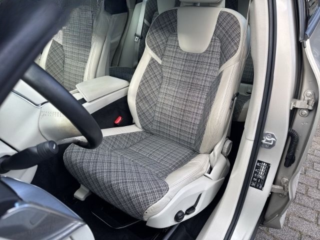 Volvo XC60 Momentum 2WD PDC - Tempomat - AHK - Navi foto 9