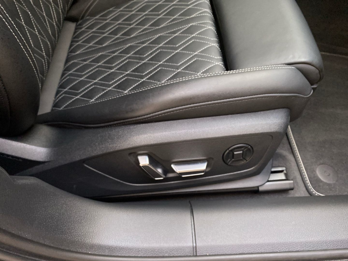 Audi S6 Avant 3.0 TDI quattro Luftfederung StandHZG A foto 19