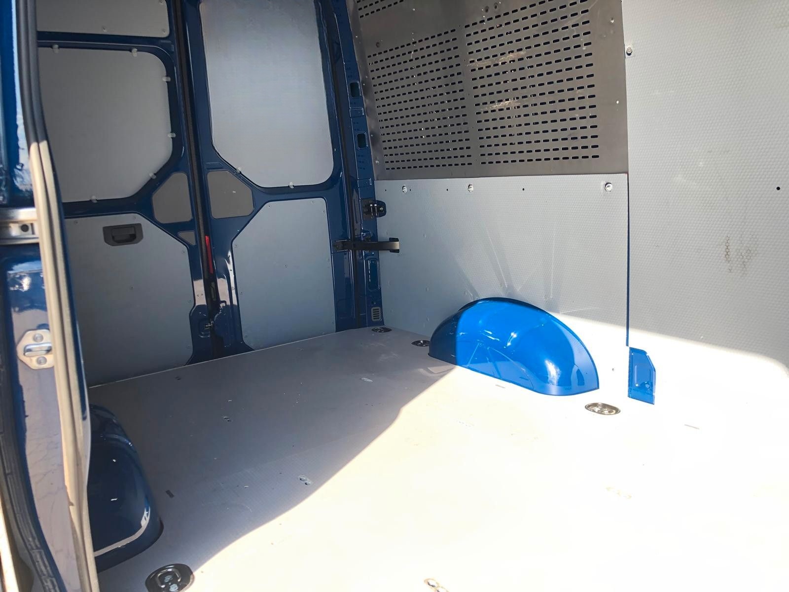 Volkswagen Crafter Kasten Kasten 35 mittellang Hochdach 4MO foto 4