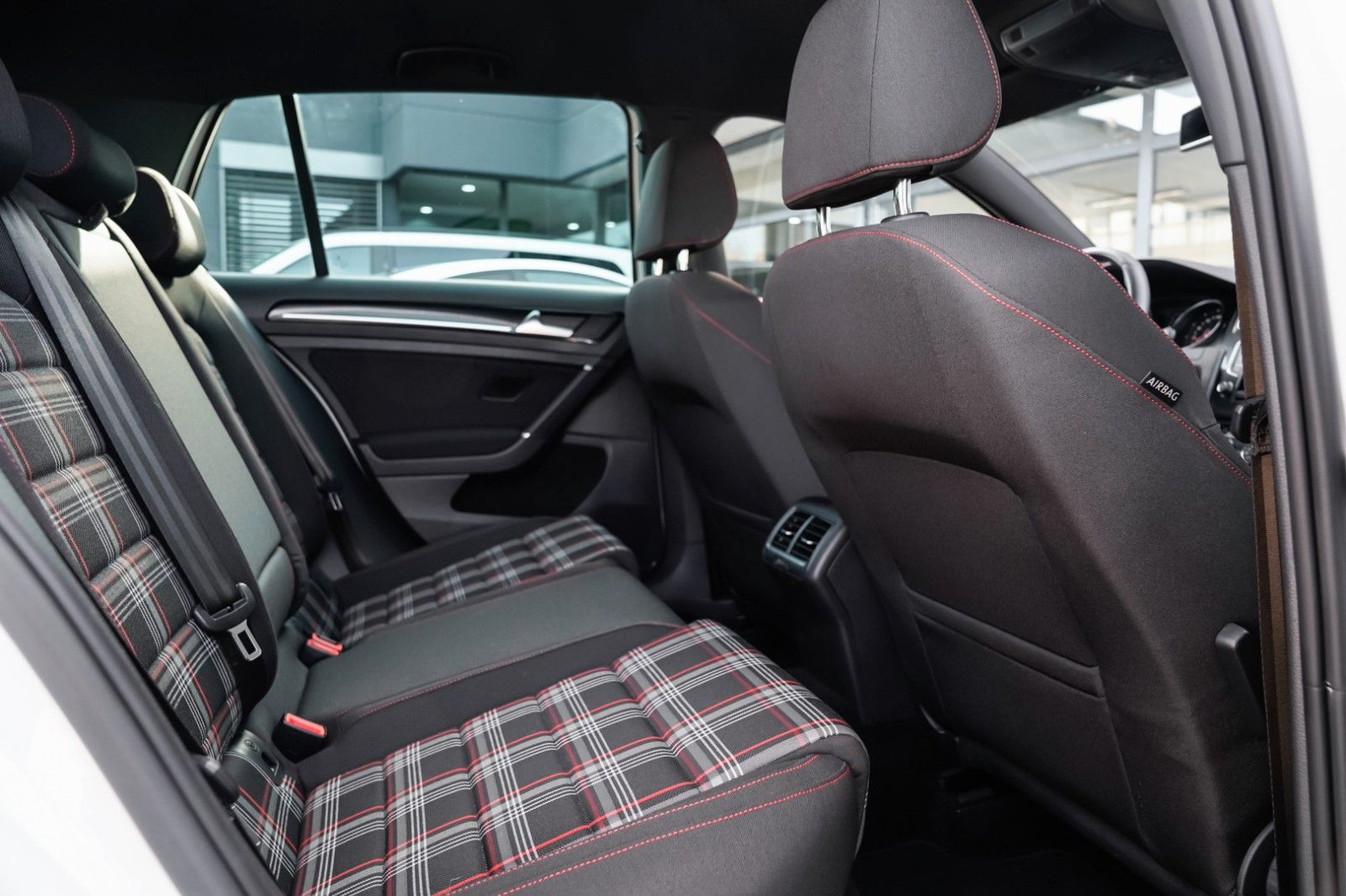 Volkswagen Golf VII GTI Navi *300 PS* foto 18