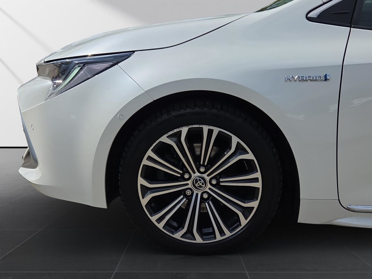 Toyota Corolla TS 2.0 Hybrid Lounge  *Navi*Leder*Techni foto 15
