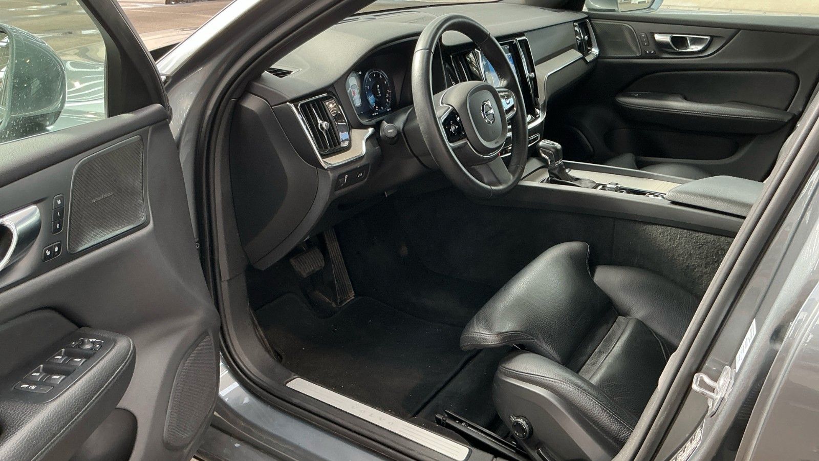 Volvo V60 2.0 T5 250PS GEATRONIC*INSCRIPTION*LEDER*AHK foto 11