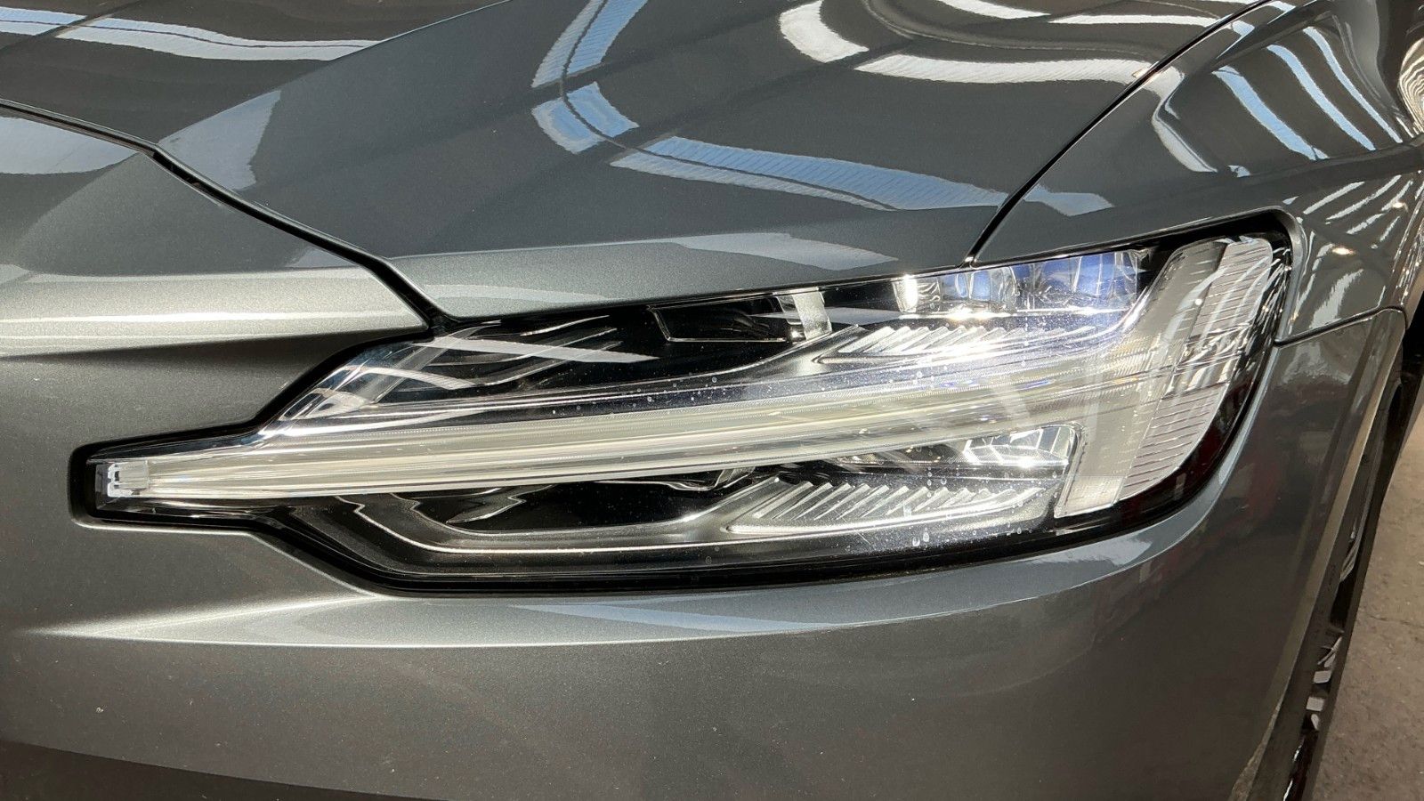 Volvo V60 2.0 T5 250PS GEATRONIC*INSCRIPTION*LEDER*AHK foto 3