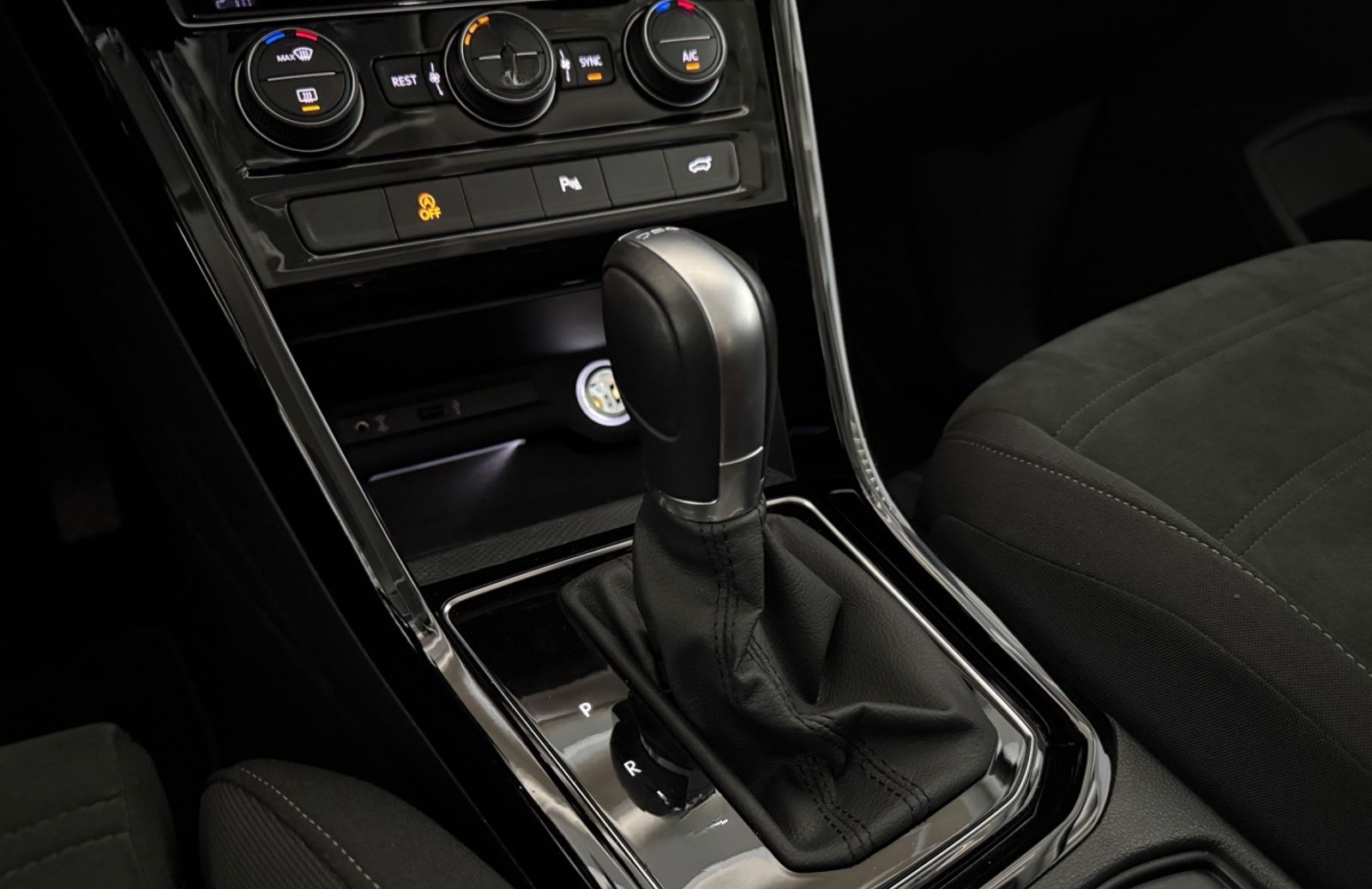 Volkswagen Touran DSG ALC ACC PDC SH Carplay AndroidAuto foto 21