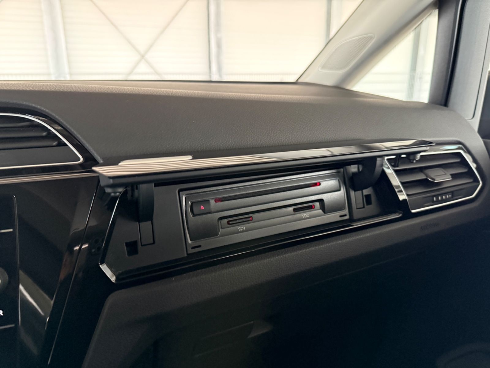 Volkswagen Touran DSG ALC ACC PDC SH Carplay AndroidAuto foto 24