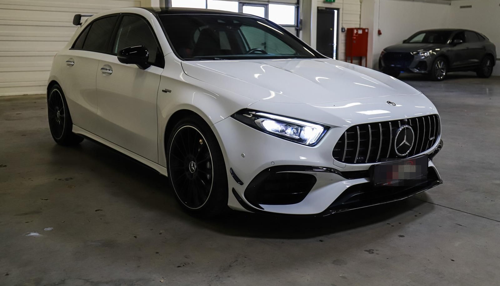 Mercedes-Benz A 45 AMG 4Matic LED PANO 360° BURMESTER AERO foto 4