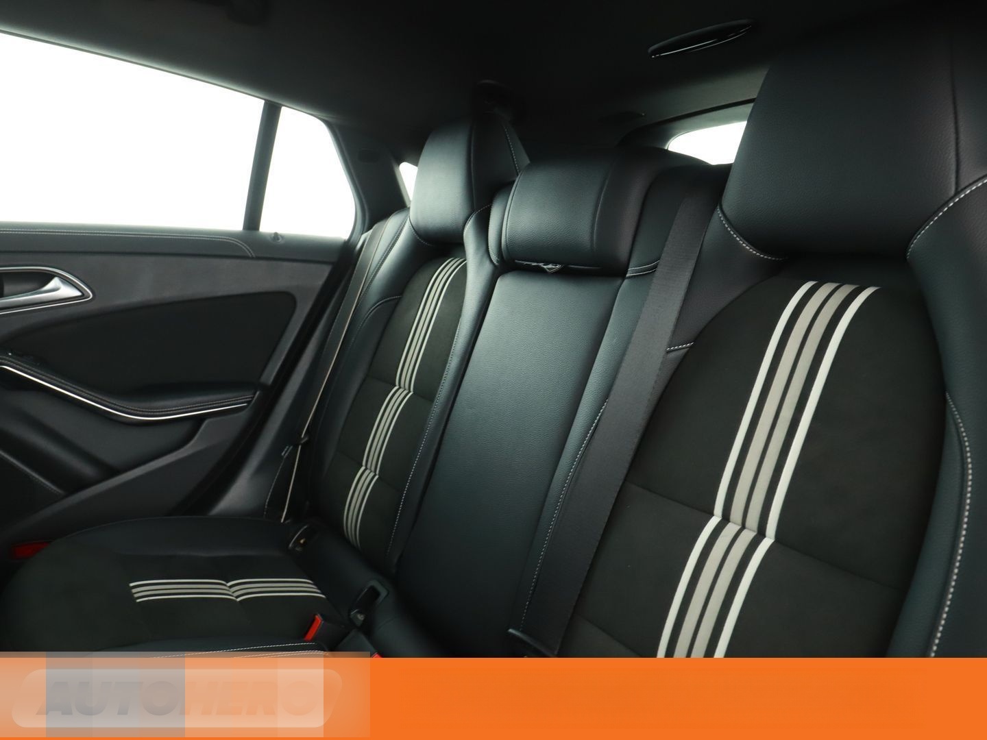 Mercedes-Benz CLA-Klasse CLA 180 Shooting Brake AMG Line Aut. foto 14