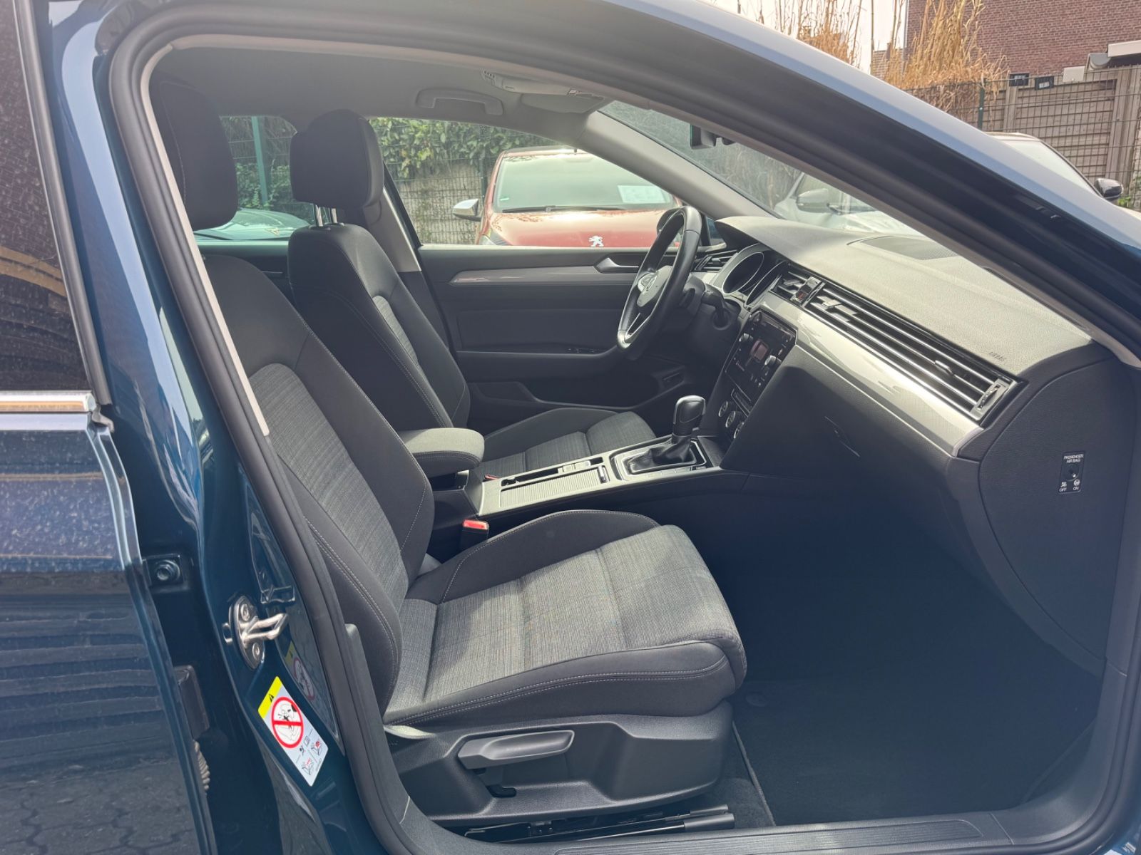 Volkswagen Passat Variant 1.5 TSI DSG Business LED AHK Navi foto 13