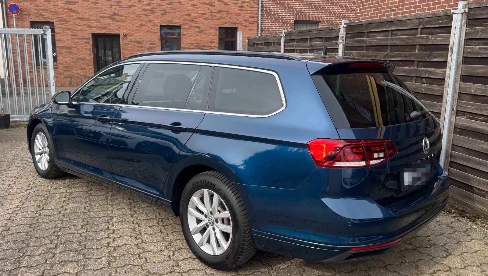 Volkswagen Passat Variant 1.5 TSI DSG Business LED AHK Navi foto 4