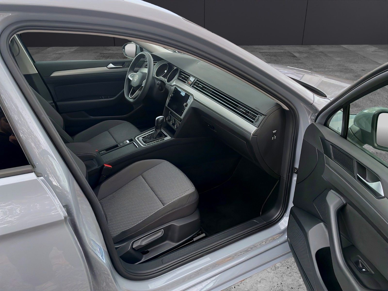 Volkswagen Conceptline Automatik~AHK~1.Hand~SHZ~Navi foto 17