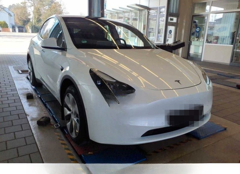 Tesla Model Y Long Range Dual AWD Autopilot foto 2