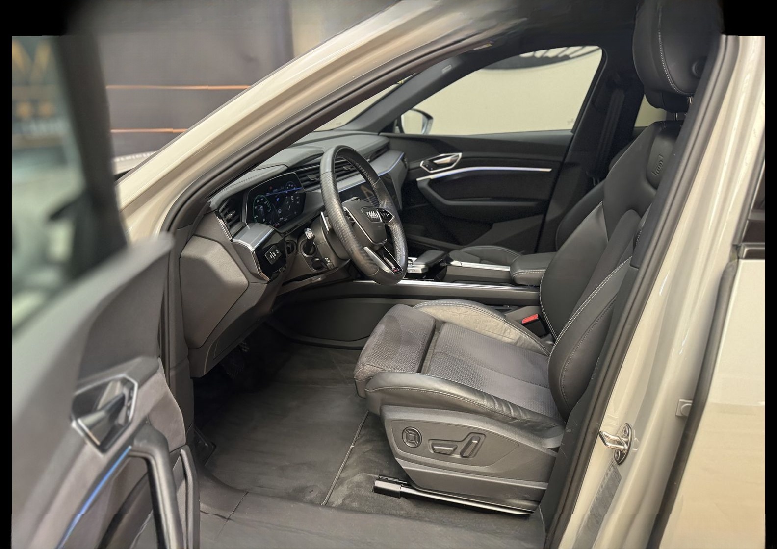 Audi e-tron 55 QU.S-Line Kamera/21/Side&Lane/ACC/Navi foto 17