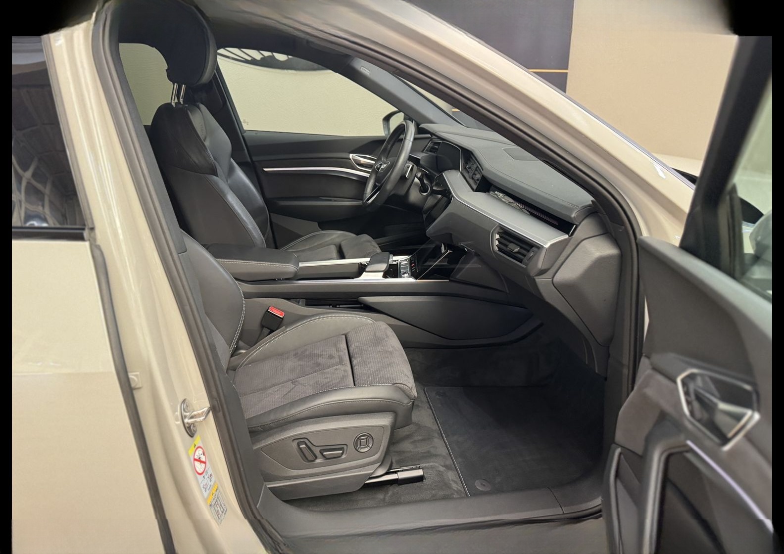 Audi e-tron 55 QU.S-Line Kamera/21/Side&Lane/ACC/Navi foto 20