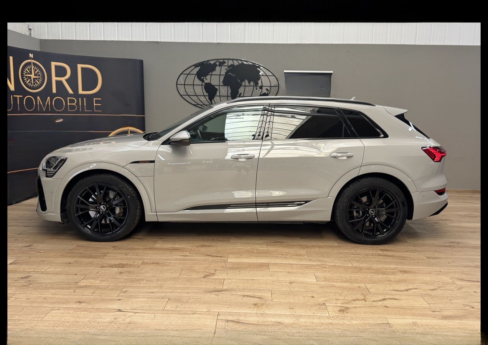 Audi e-tron 55 QU.S-Line Kamera/21/Side&Lane/ACC/Navi foto 9