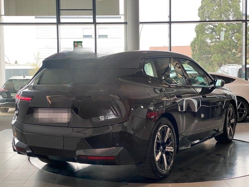 BMW iX xDrive40 Sportpaket Loft CockpitProf ACC H&K foto 3