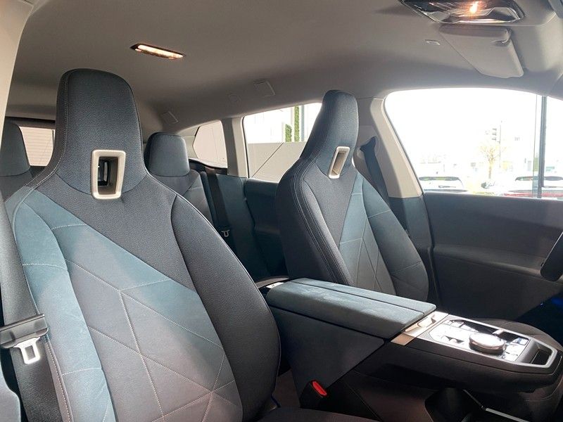 BMW iX xDrive40 Sportpaket Loft CockpitProf ACC H&K foto 24