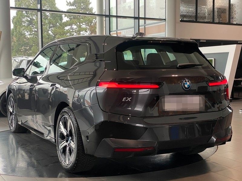 BMW iX xDrive40 Sportpaket Loft CockpitProf ACC H&K foto 6