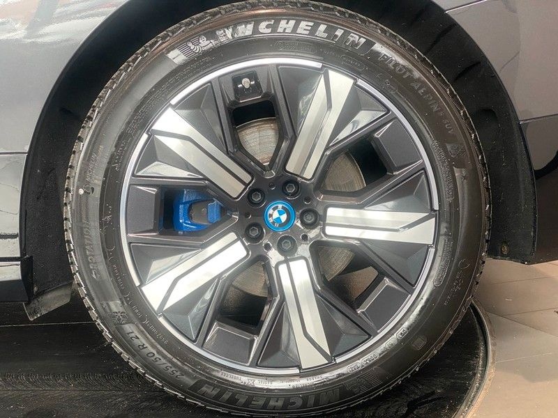 BMW iX xDrive40 Sportpaket Loft CockpitProf ACC H&K foto 8