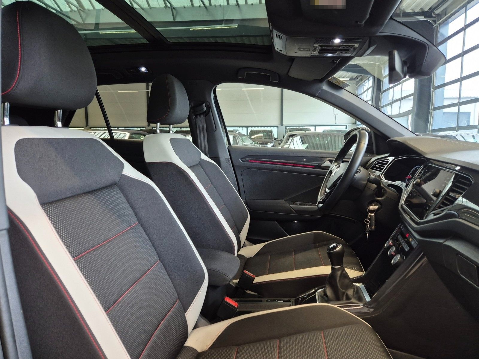 Volkswagen T-ROC 1.5 TSI SPORT SITZHZ PDC CAMERA PANO ACC foto 11