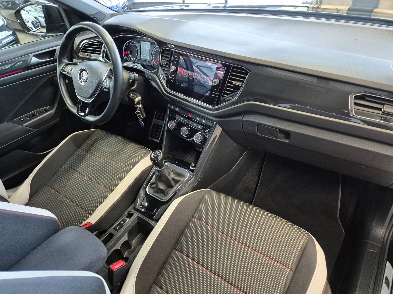 Volkswagen T-ROC 1.5 TSI SPORT SITZHZ PDC CAMERA PANO ACC foto 12