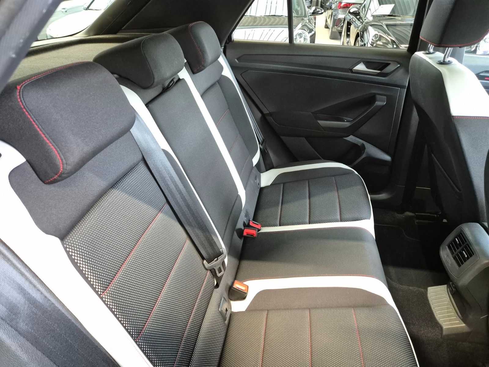 Volkswagen T-ROC 1.5 TSI SPORT SITZHZ PDC CAMERA PANO ACC foto 13