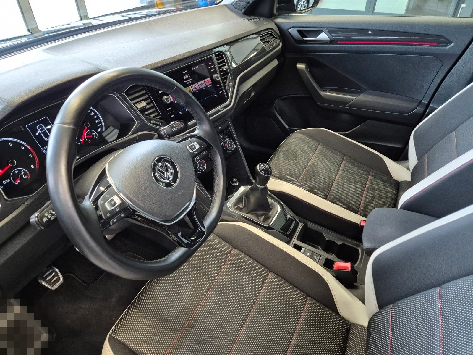 Volkswagen T-ROC 1.5 TSI SPORT SITZHZ PDC CAMERA PANO ACC foto 18