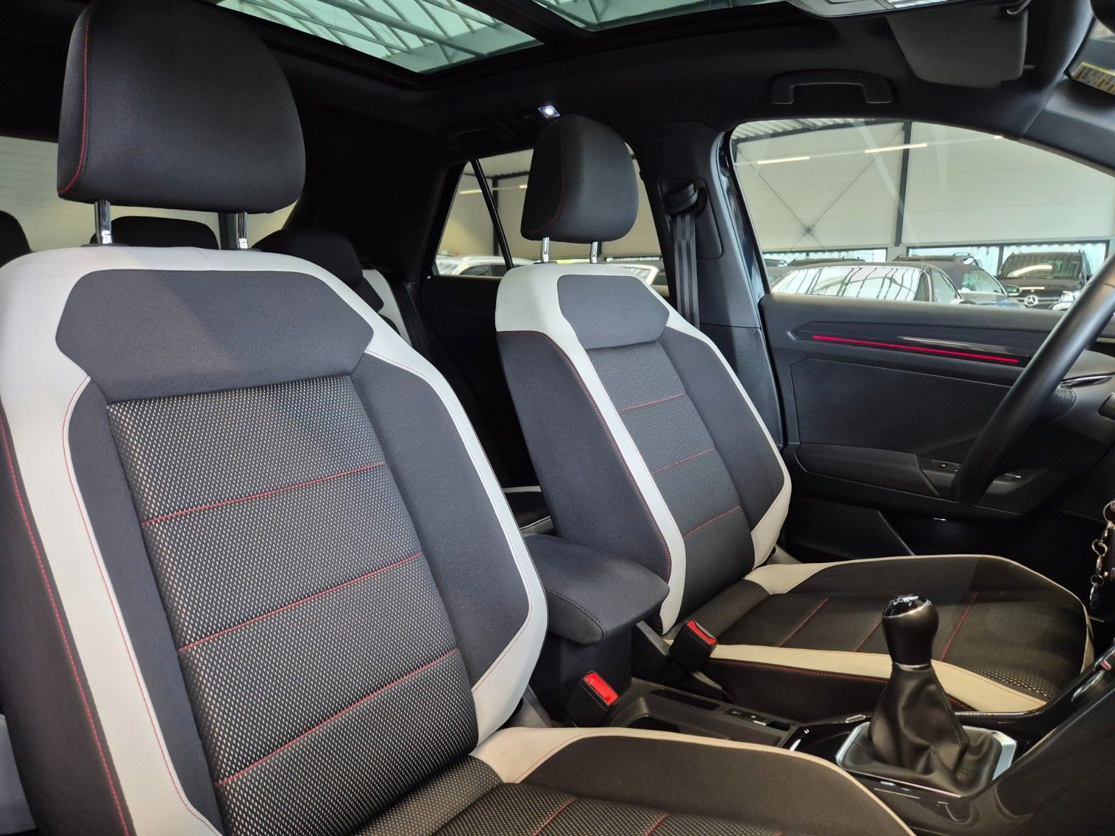 Volkswagen T-ROC 1.5 TSI SPORT SITZHZ PDC CAMERA PANO ACC foto 10