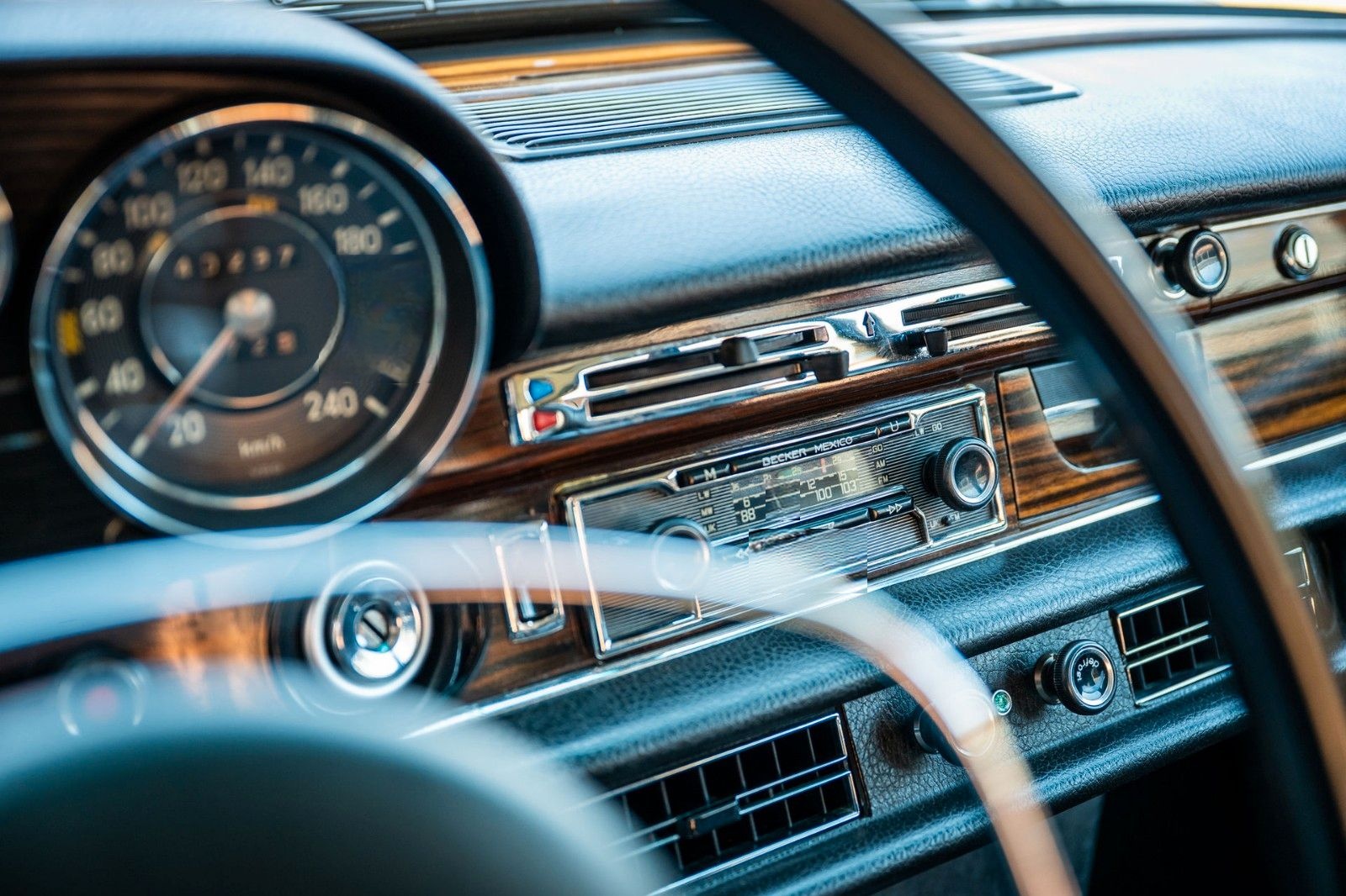 Mercedes-Benz 300 SEL 6,9 foto 18