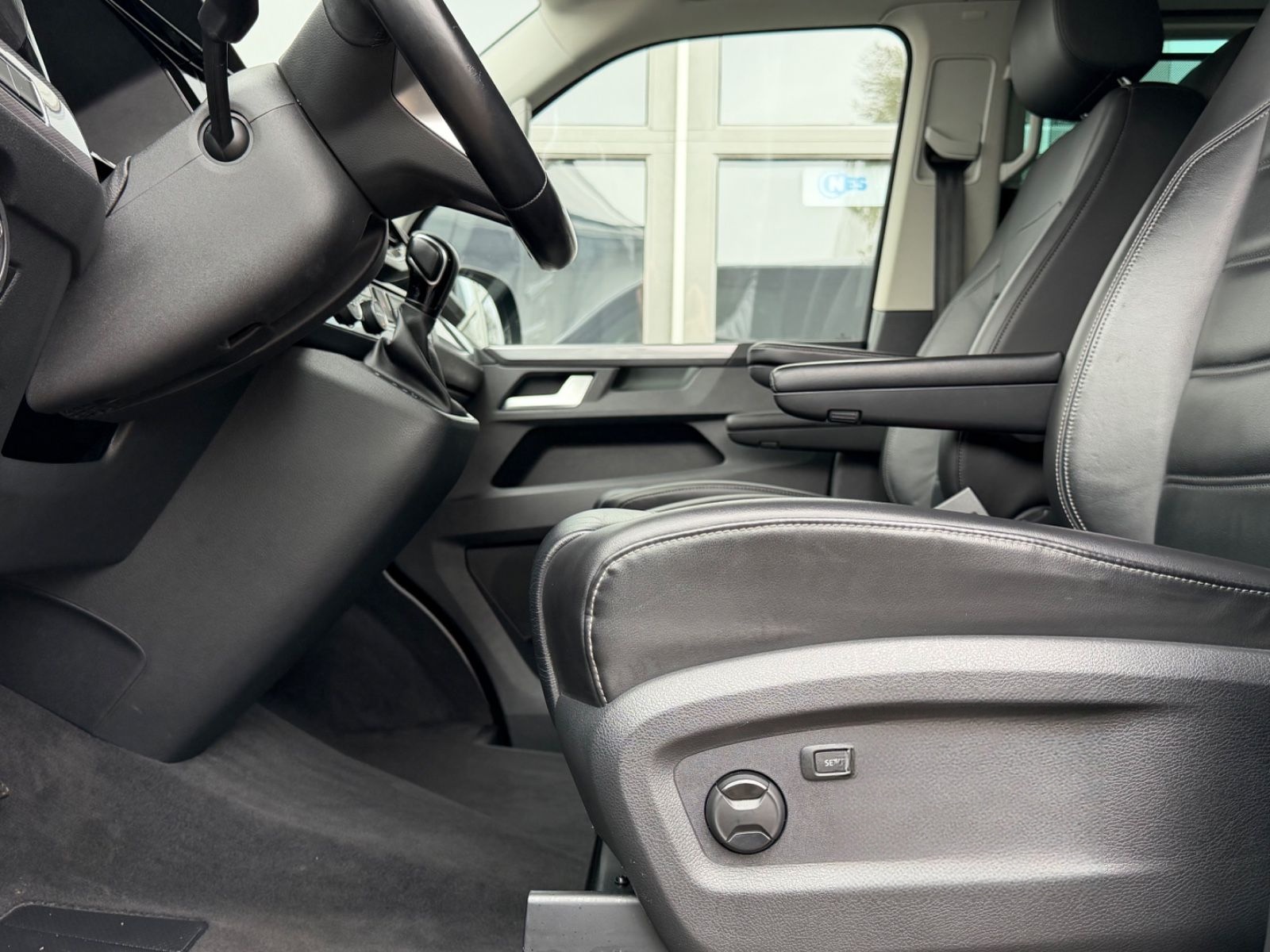 Volkswagen T6 MULTIVAN 4M DSG*GENERATION SIX*ACC*KAM*LEDER* foto 11