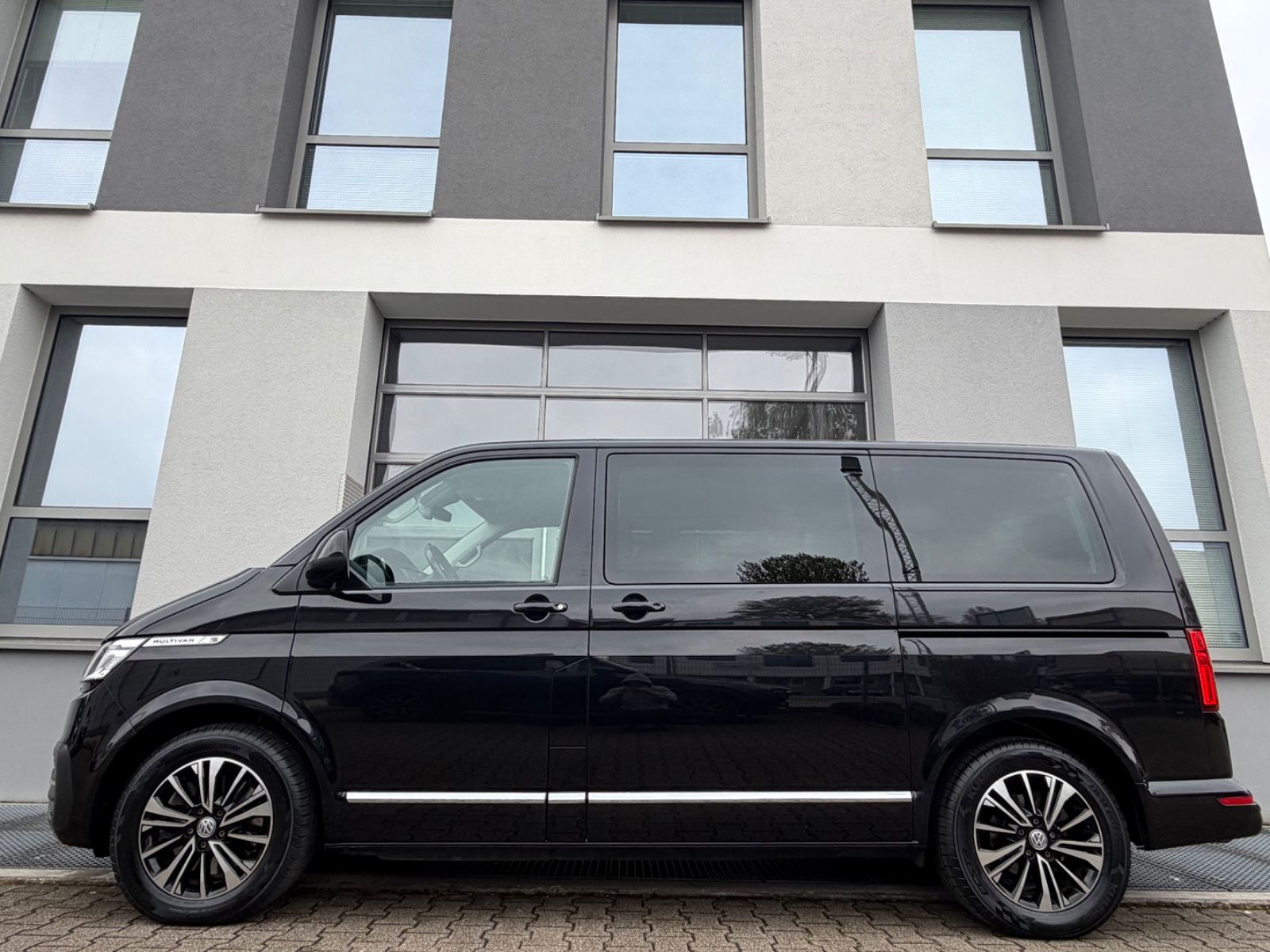 Volkswagen T6 MULTIVAN 4M DSG*GENERATION SIX*ACC*KAM*LEDER* foto 3