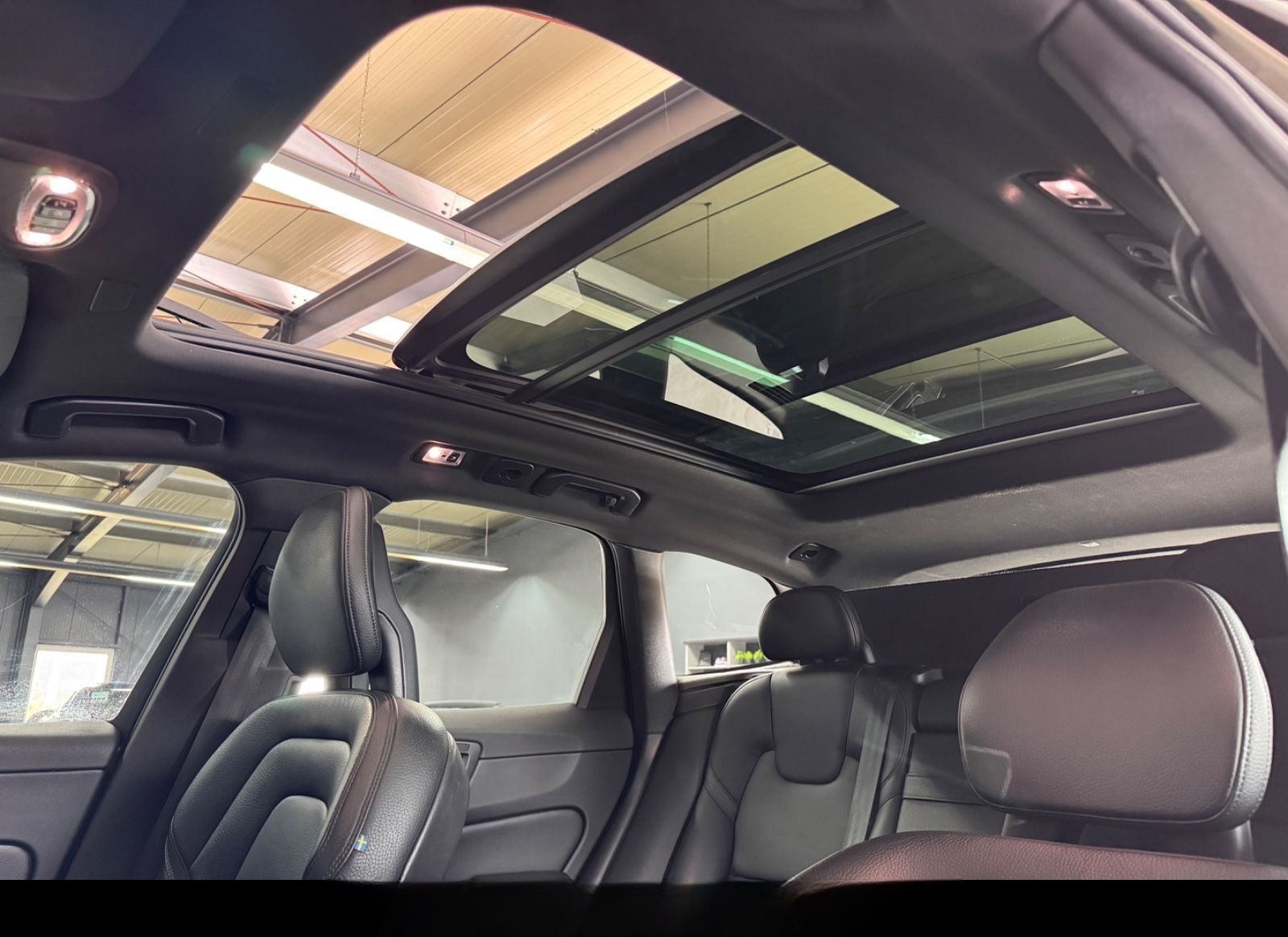 Volvo XC 60 XC60 R Design AWD Panoramadach foto 19