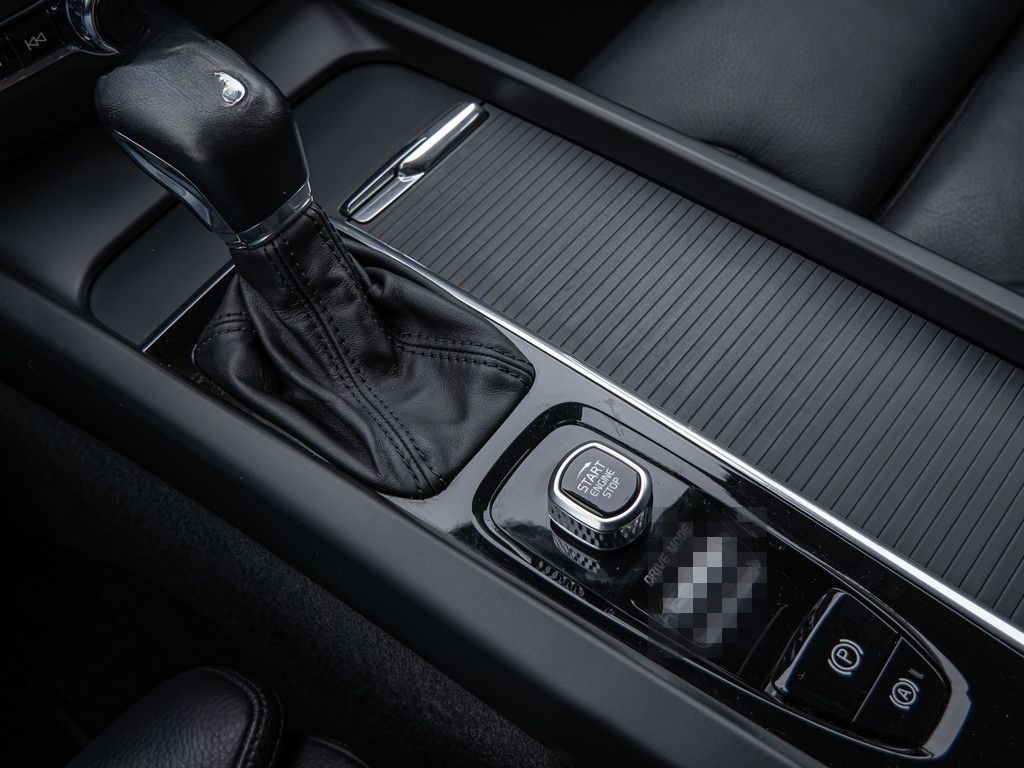 Volvo V60 D4 AWD Momentum Pro NAVI KAM HK BLIS foto 13