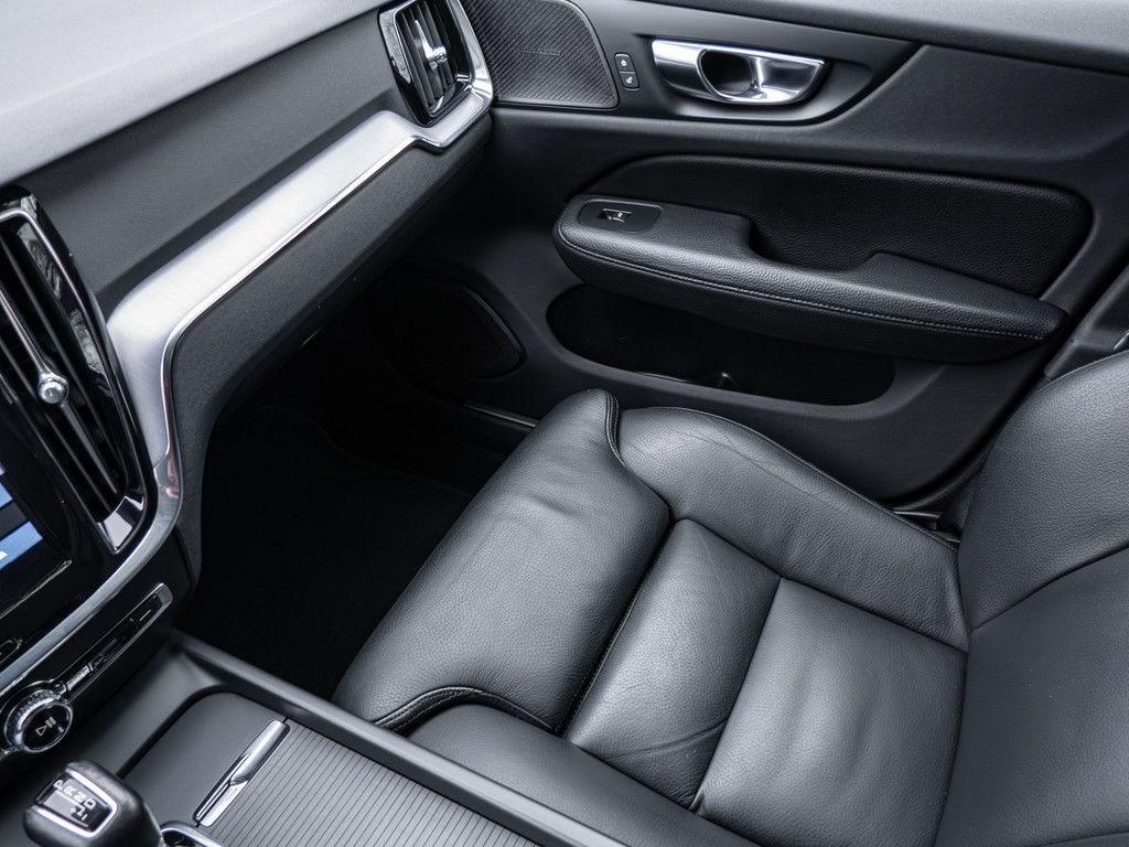 Volvo V60 D4 AWD Momentum Pro NAVI KAM HK BLIS foto 14