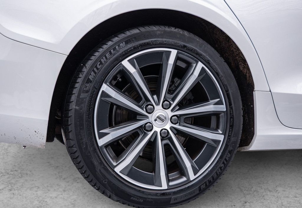 Volvo V60 D4 AWD Momentum Pro NAVI KAM HK BLIS foto 4