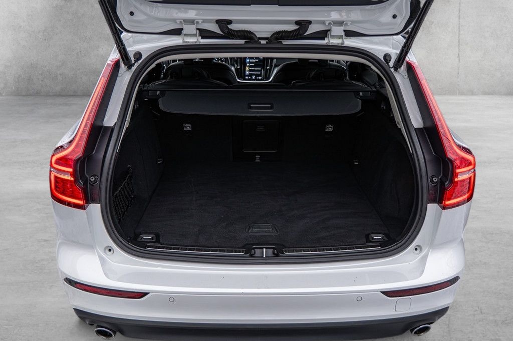 Volvo V60 D4 AWD Momentum Pro NAVI KAM HK BLIS foto 8