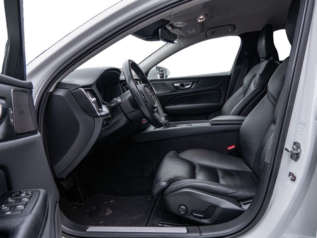 Volvo V60 D4 AWD Momentum Pro NAVI KAM HK BLIS foto 10