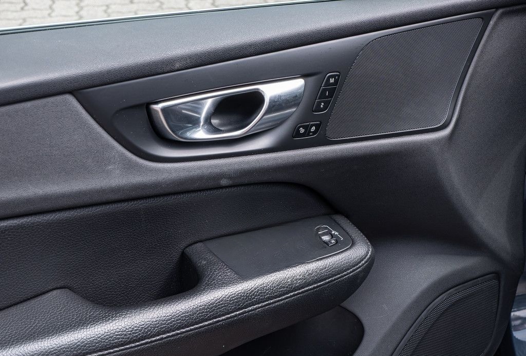 Volvo V60 B5 Momentum Pro ACC+SHZ+BLIS foto 17