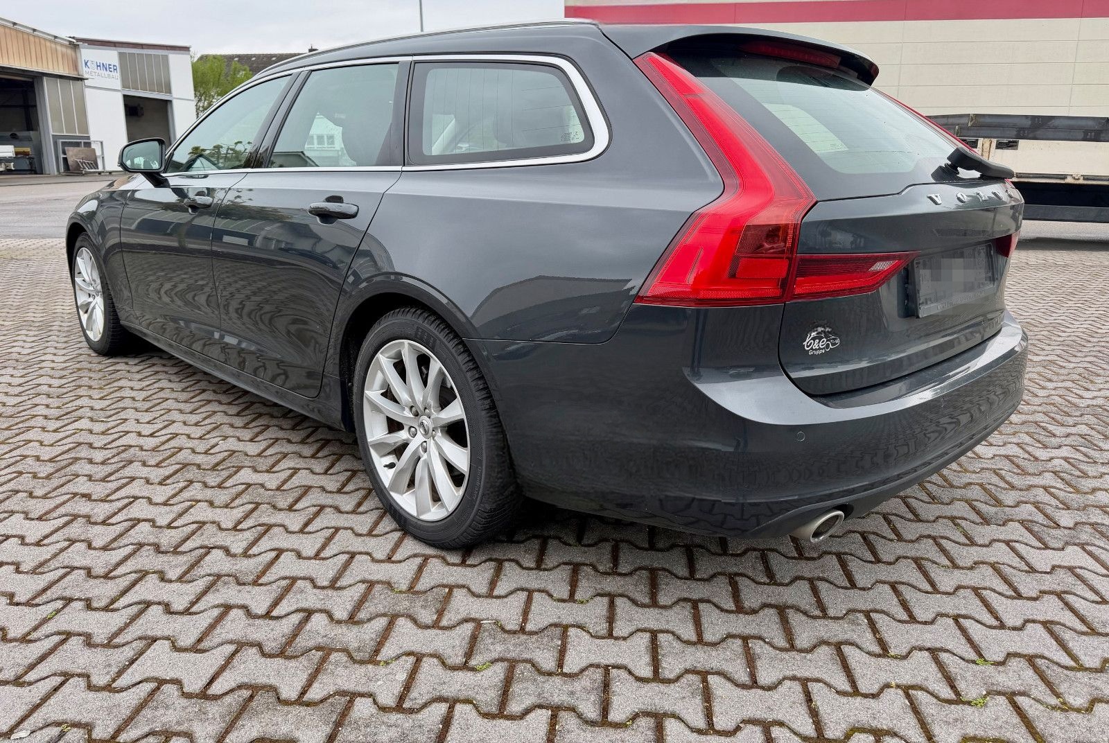 Volvo V90 D4 Momentum Aut. - LEDER+NAVI+LED+BLIS+AHK foto 3