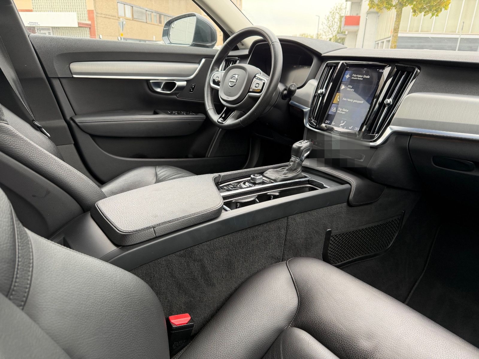 Volvo V90 D4 Momentum Aut. - LEDER+NAVI+LED+BLIS+AHK foto 5