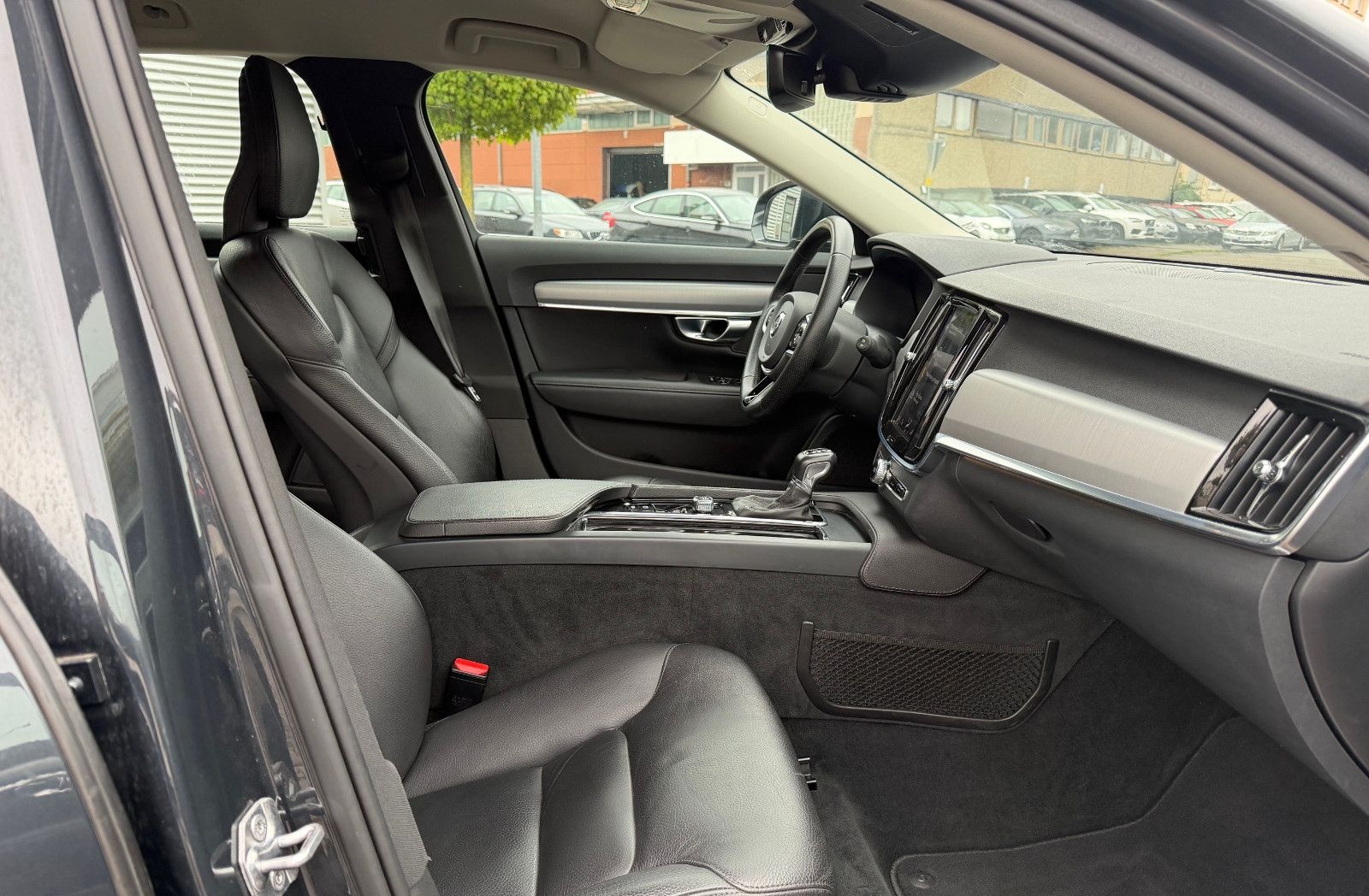 Volvo V90 D4 Momentum Aut. - LEDER+NAVI+LED+BLIS+AHK foto 6