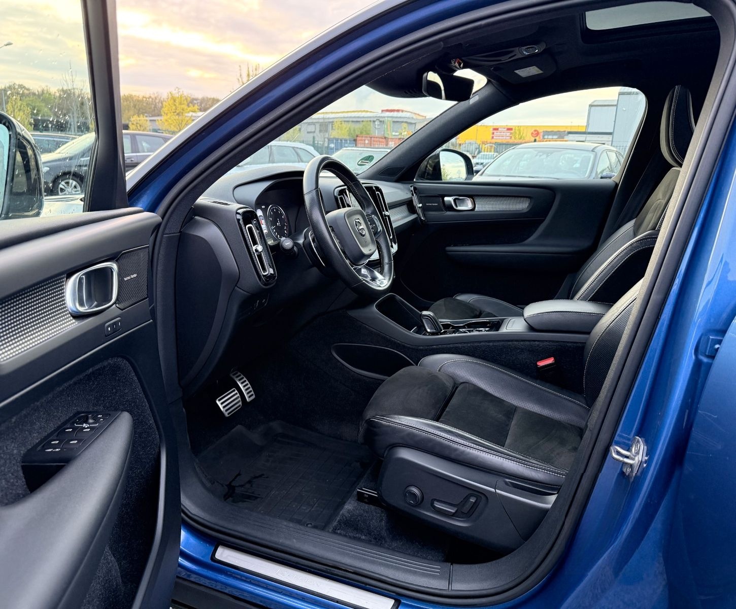 Volvo XC 40 T5 R Design AWD Panoramadach foto 18