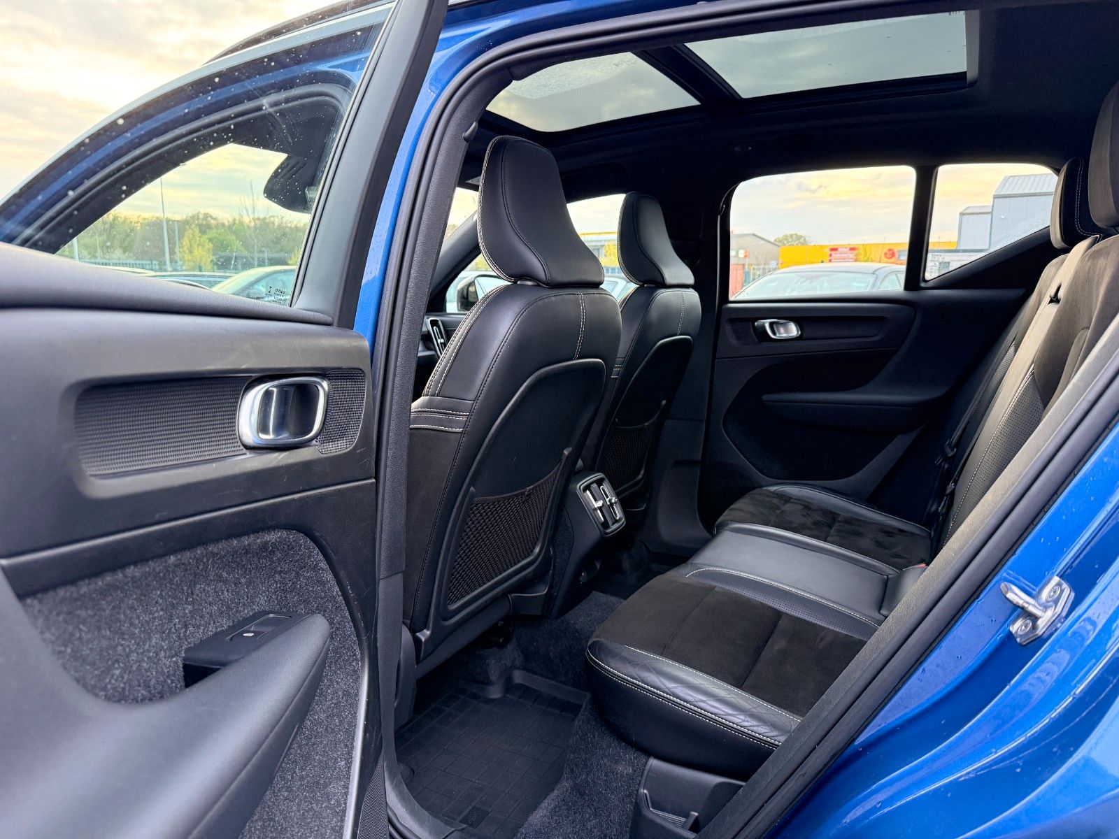 Volvo XC 40 T5 R Design AWD Panoramadach foto 23