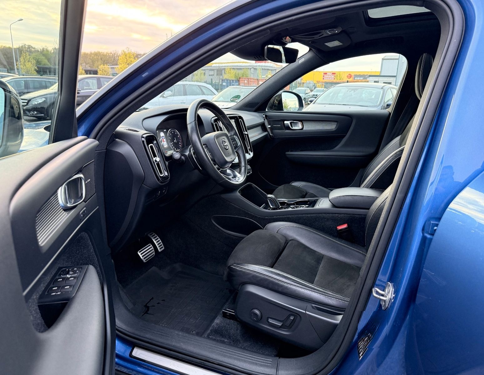 Volvo XC 40 T5 R Design AWD Panoramadach foto 7