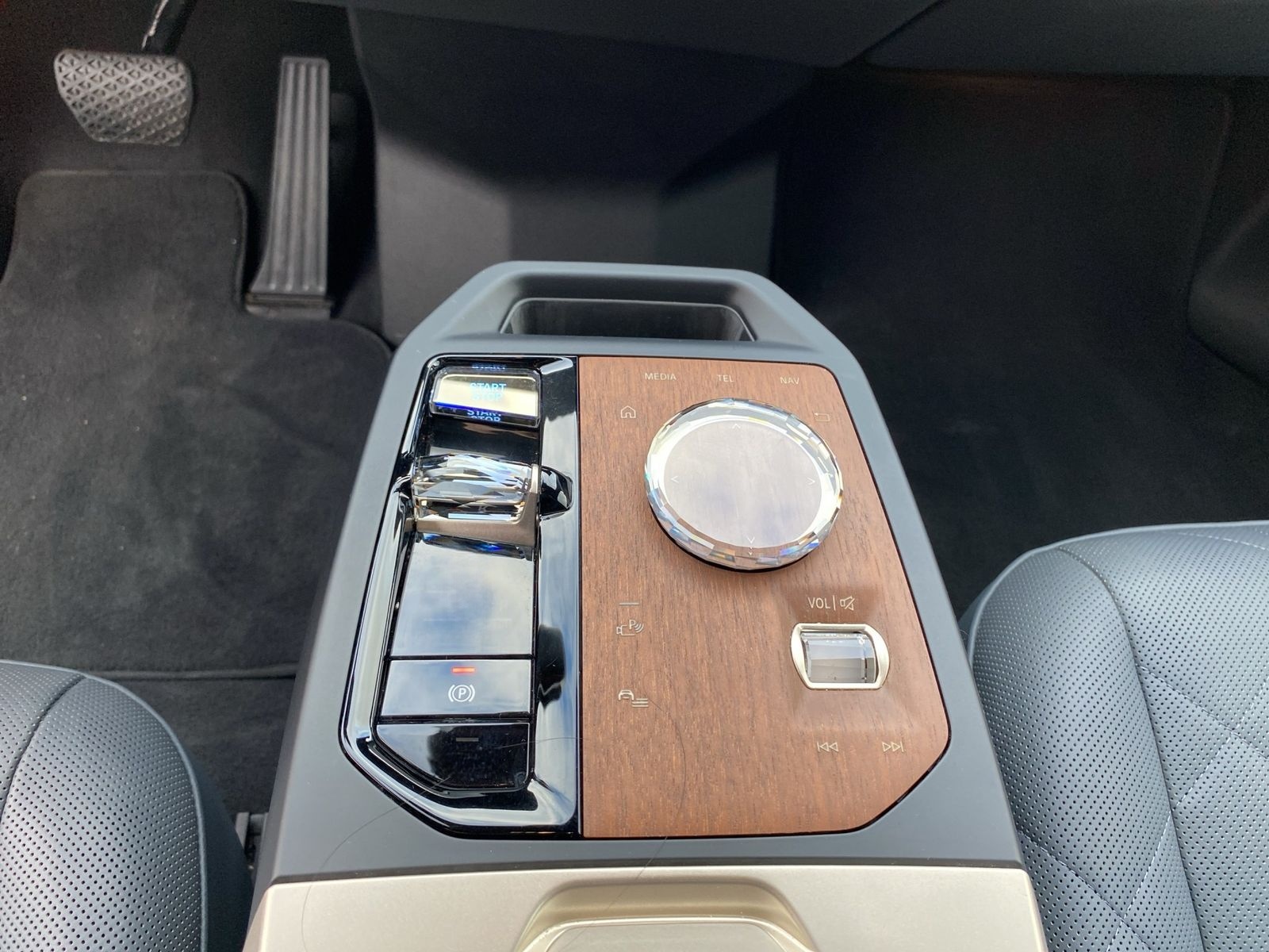 BMW iX xDrive40 (Sportpaket ACC Pano 360°) foto 15