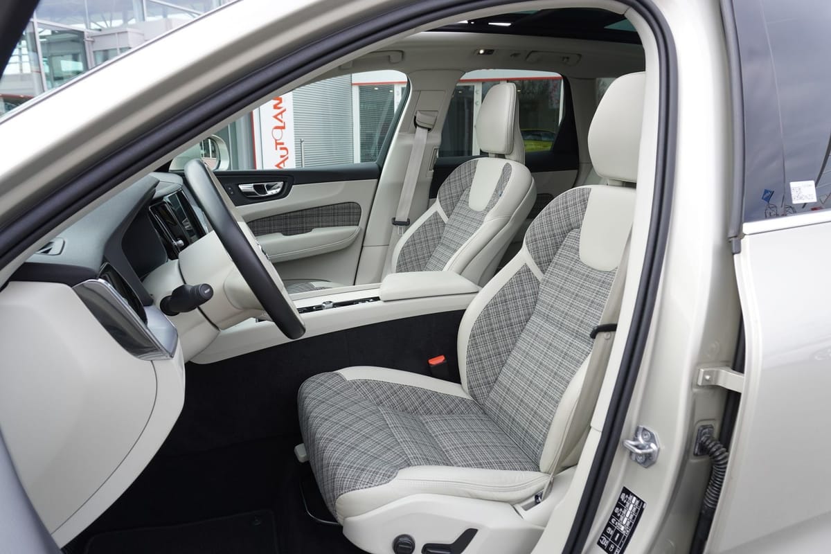 Volvo XC60 B5 AWD Momentum Pro Panorama Navi LED PDC foto 12