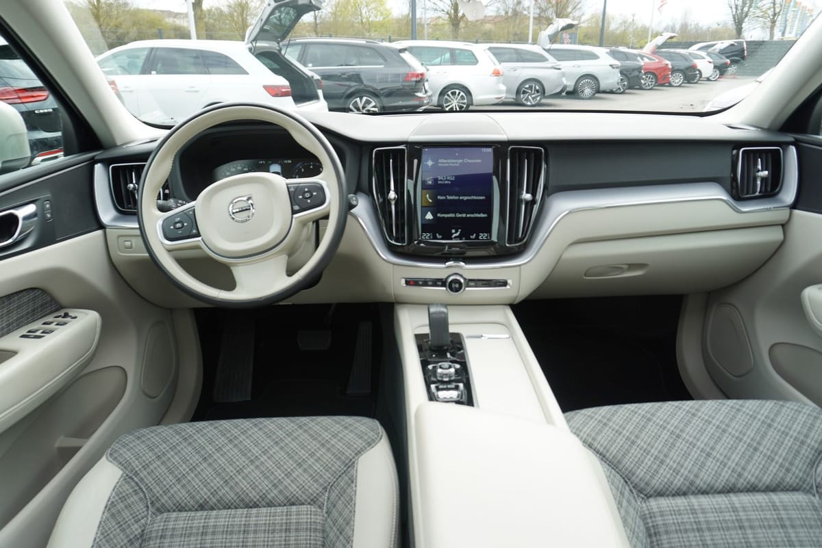 Volvo XC60 B5 AWD Momentum Pro Panorama Navi LED PDC foto 16