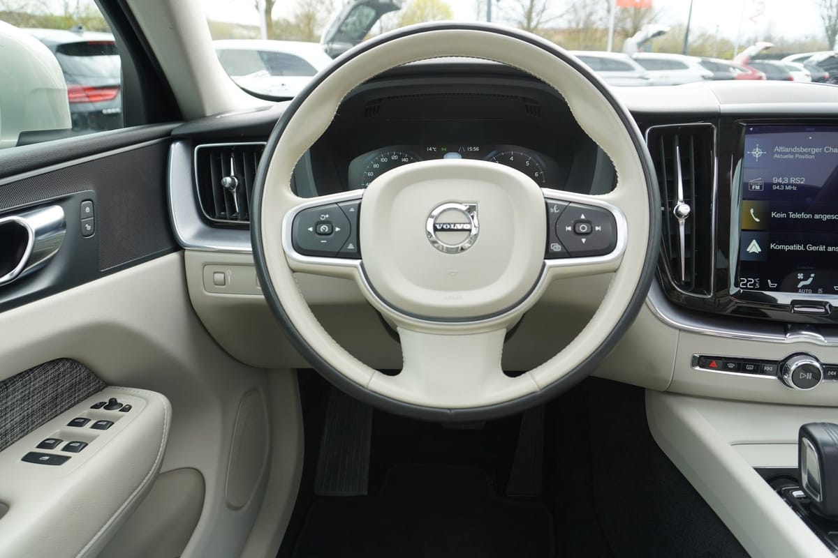 Volvo XC60 B5 AWD Momentum Pro Panorama Navi LED PDC foto 17